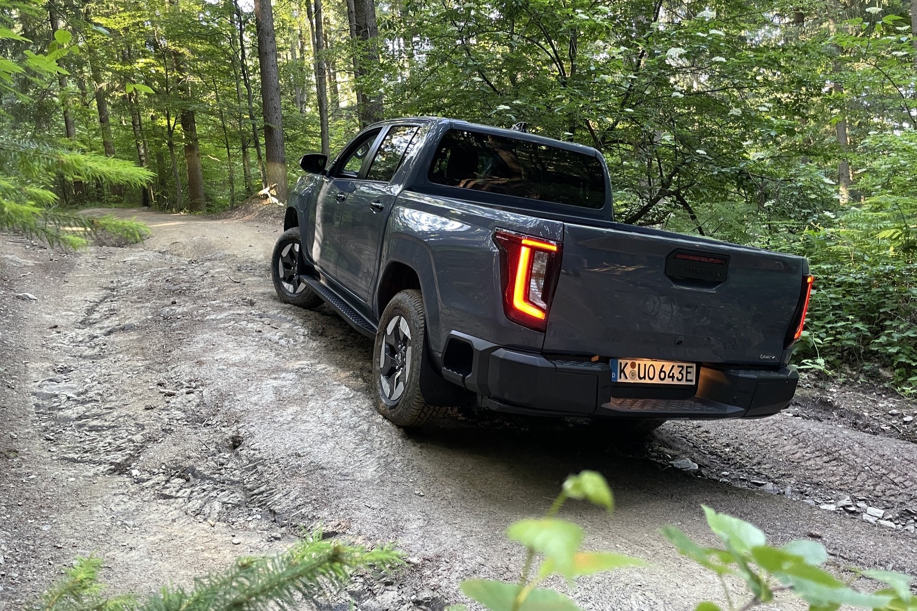 Nowa Toyota Hilux BEV