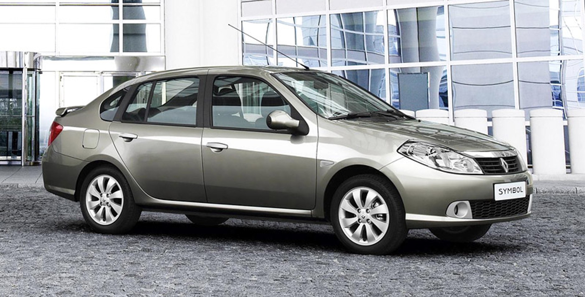 Moskwa 2008: oficjalna premiera nowego Renault Symbol/Thalia