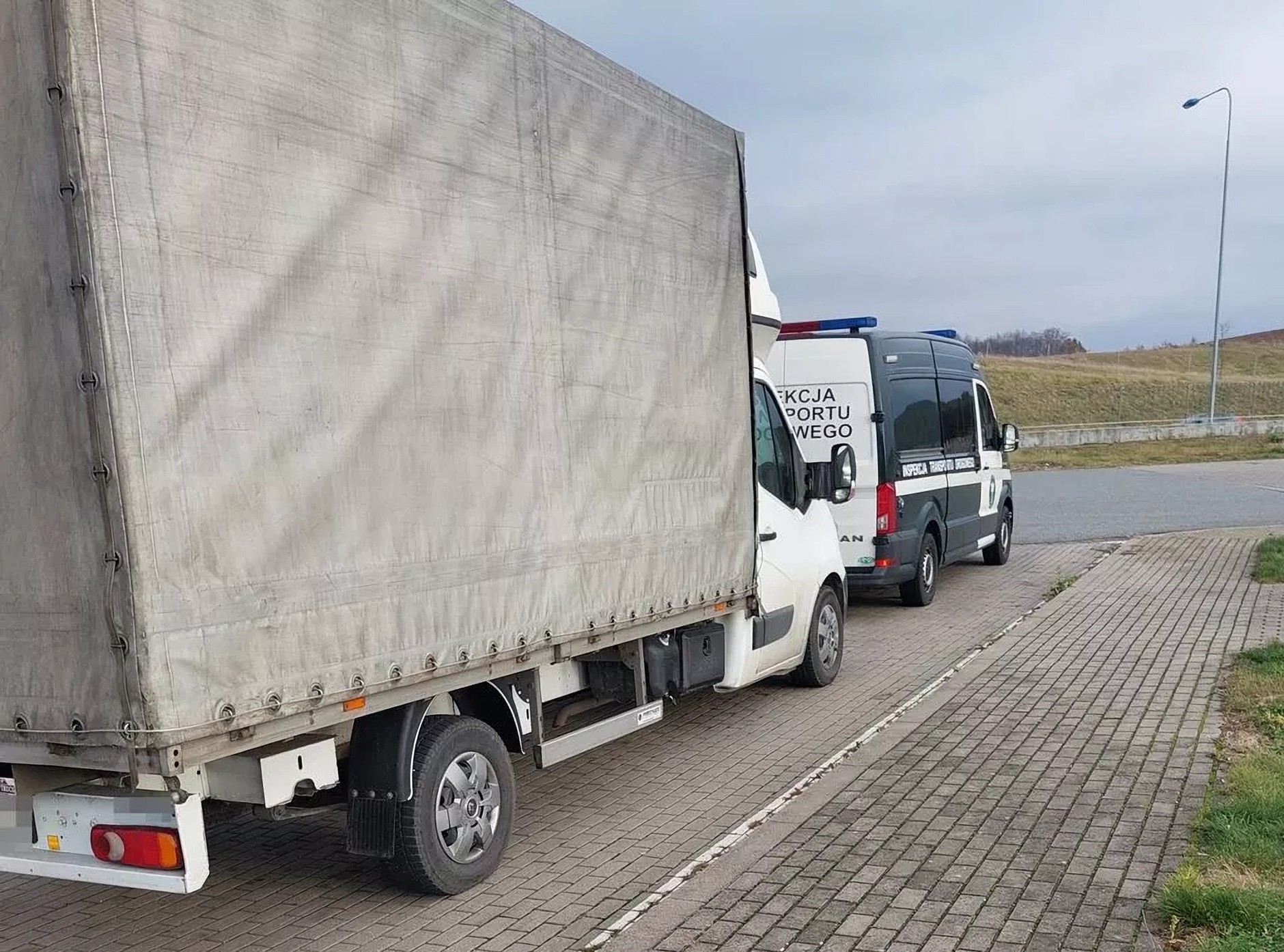 Montaż tachografu trzeba będzie zlecić autoryzowanemu serwisowi, a kierowca musi wystąpić o kartę kierowcy
