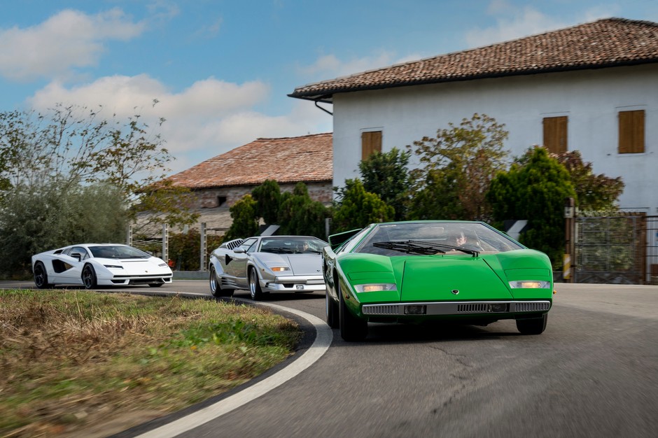 Lamborghini Countach LPI 800-4 rusza w drogę