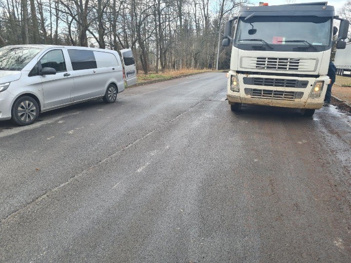 zatrzymany samochód ciężarowy