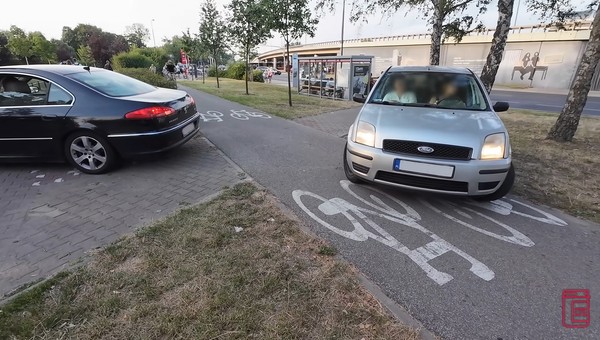 Jazda po chodniku i ścieżce rowerowej uwieczniona w trakcie jednej z akcji "Konfitury"