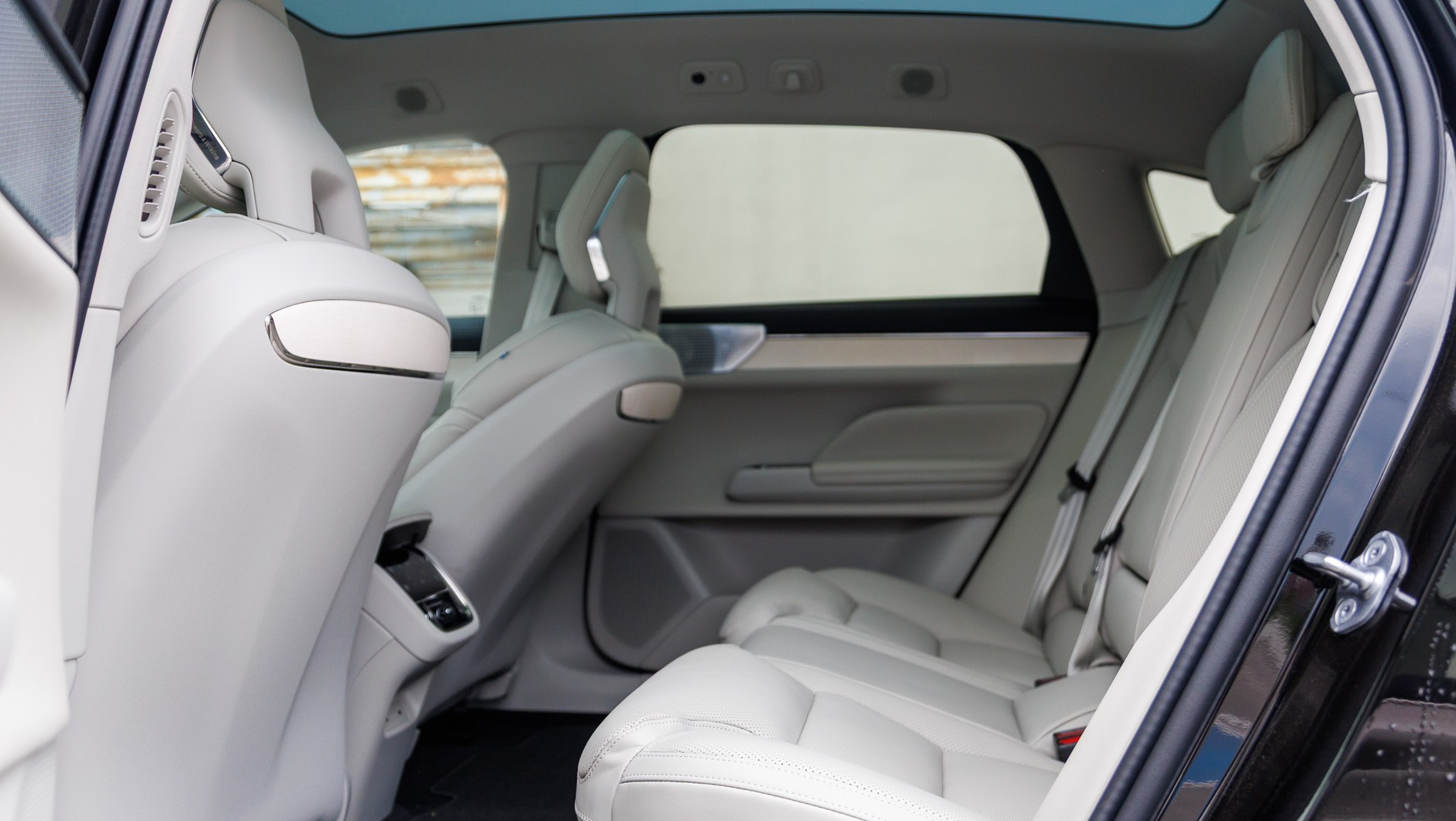 Volvo ES90