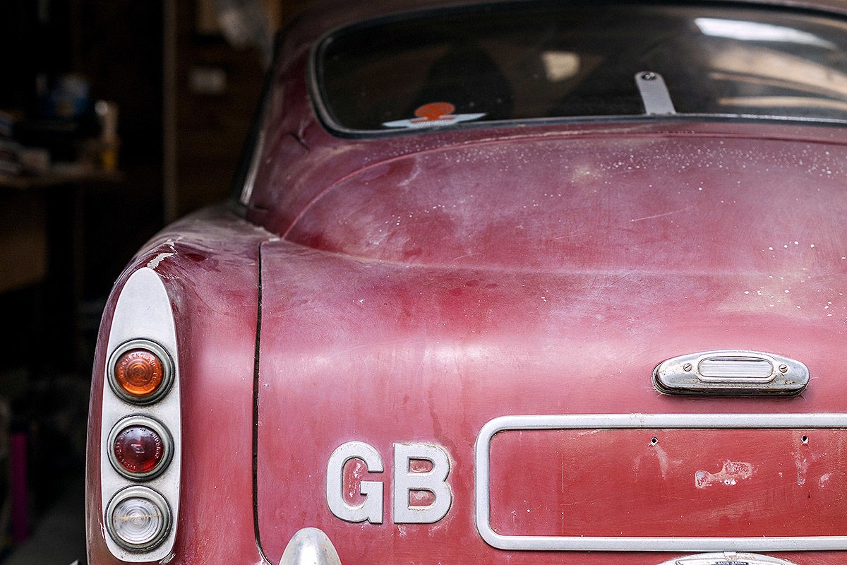 Aston Martin DB4 – zniszczony, a i tak wart fortunę