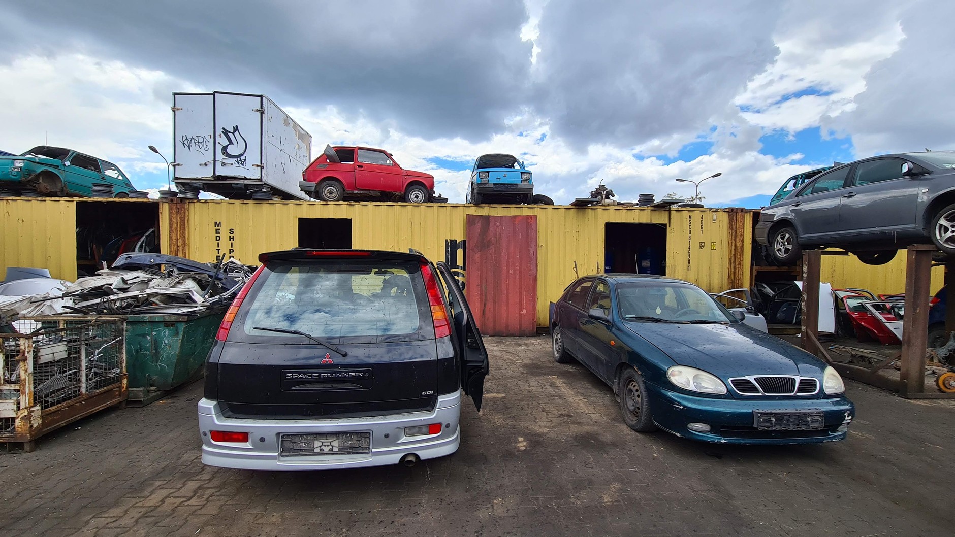 Auto złom w Siedlcach. Tak samochody kończą swój motoryzacyjny żywot