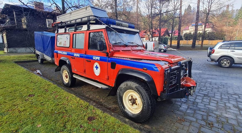 GOPR sprzedaje dwa Defendery