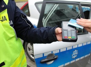 Jechał wolno, policjant go zatrzymał i dał kilkaset zł mandatu. To nie żart