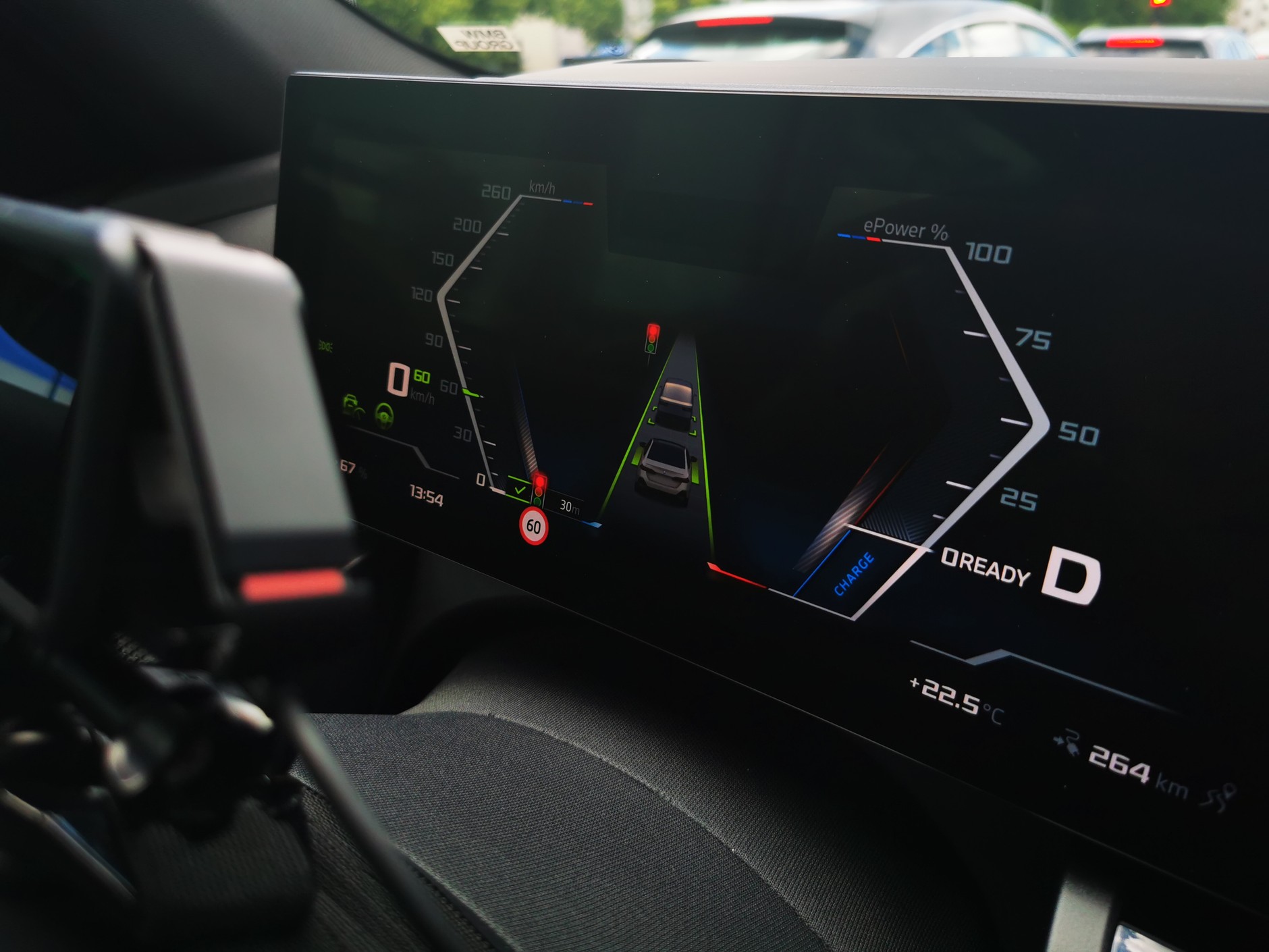 Na ekranie widać, że system rozpoznał czerwone światło