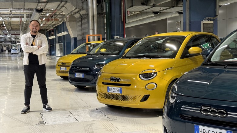 Nowe spalinowe Fiaty 500 Hybrid w fabryce Mirafiori we Włoszech