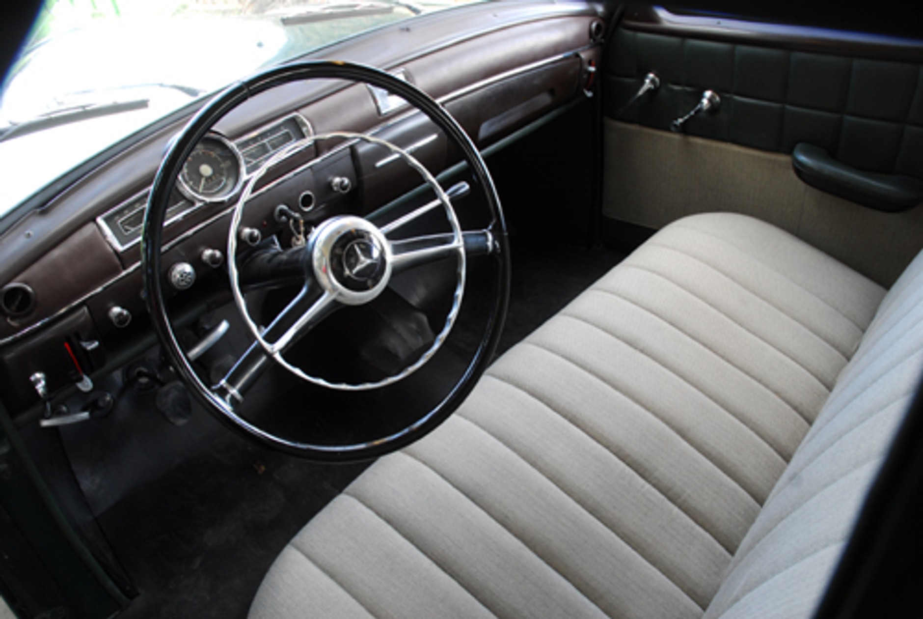 Mercedes 180 D - Ponton z... kołami