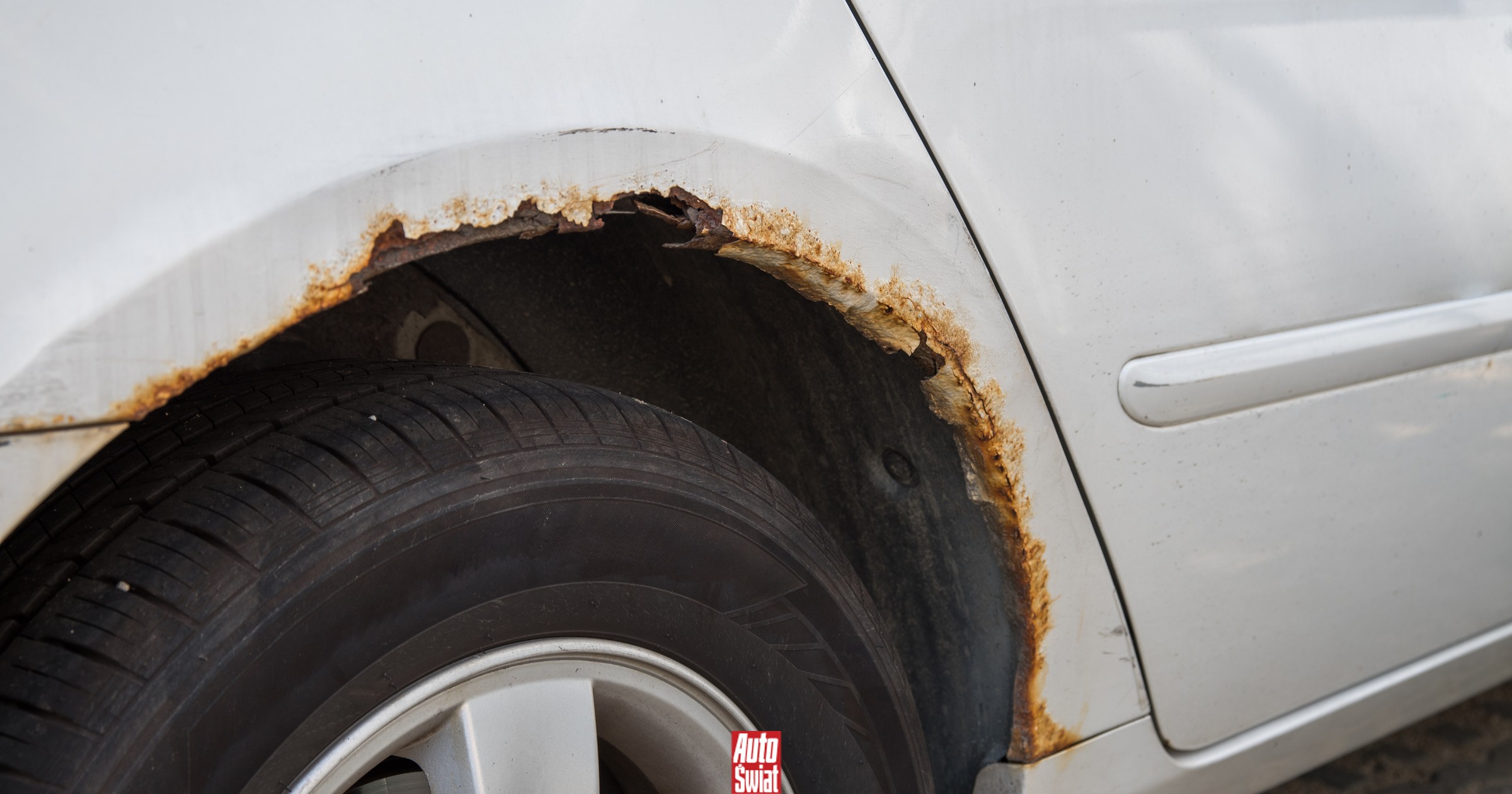 Które samochody rdzewieją? Mechanik wybrał 12 modeli podwyższonego ryzyka