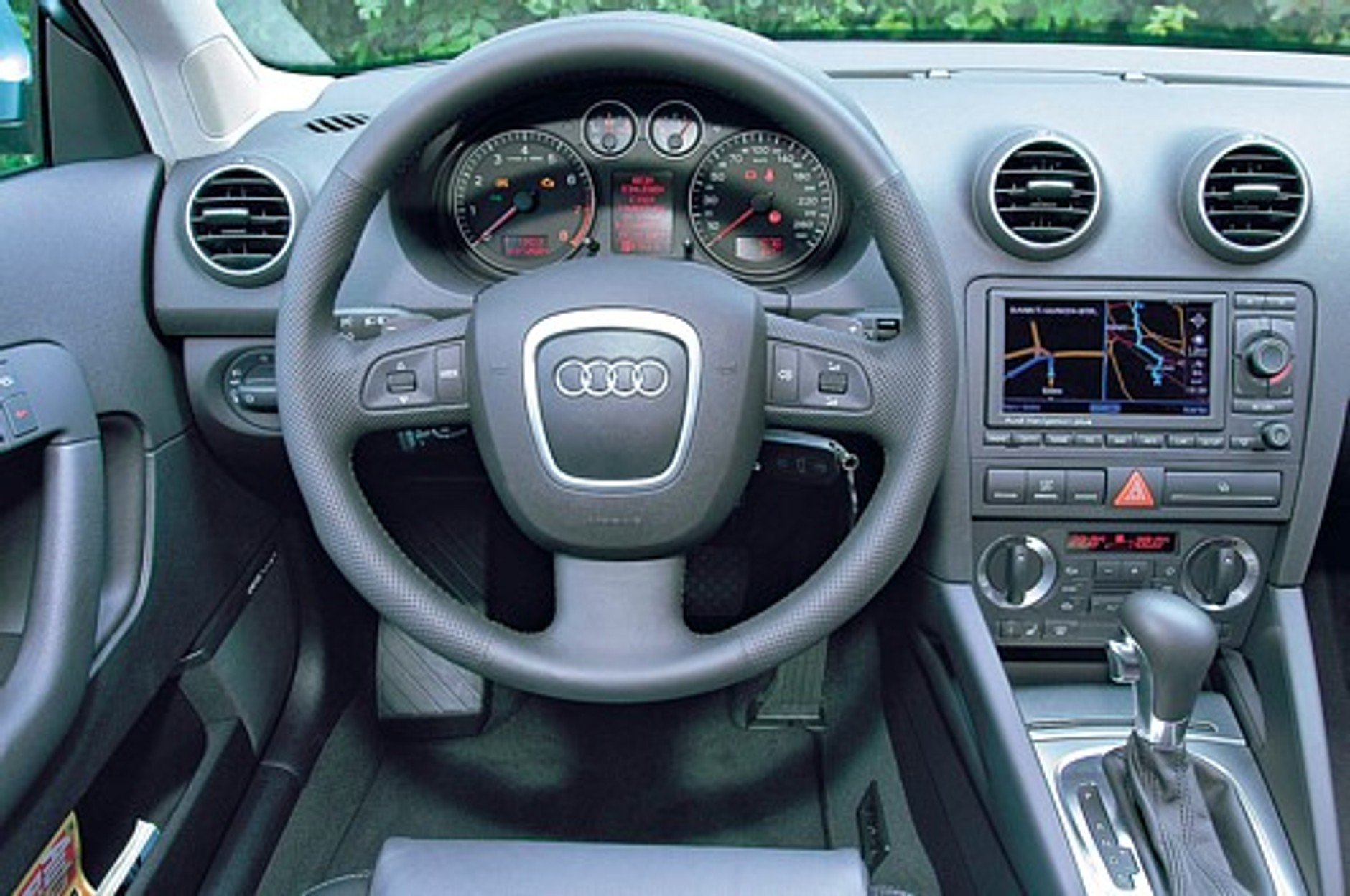 Trójka z dużą paszczą