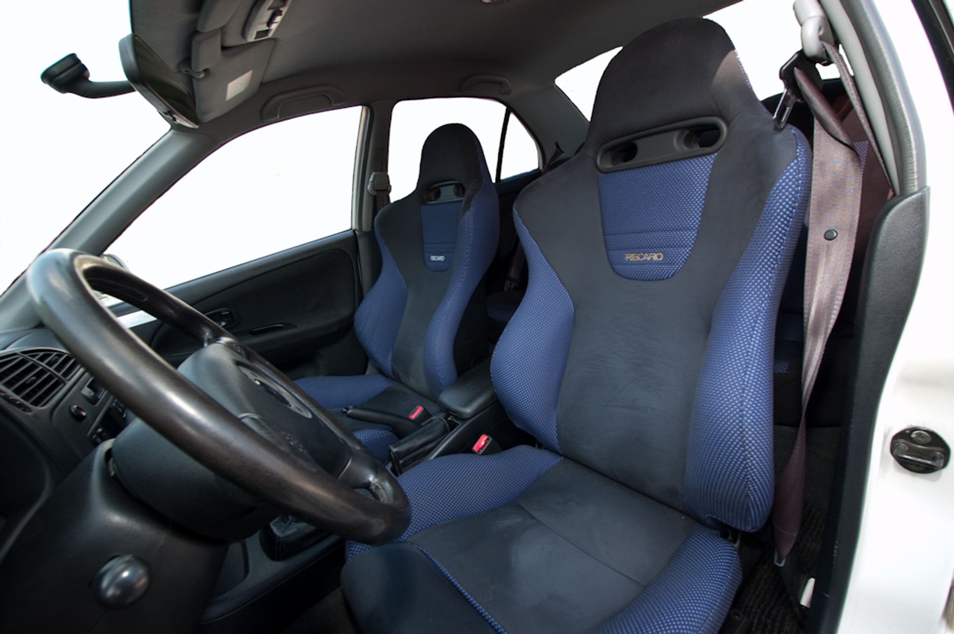 Mitsubishi Lancer Sportback vs Lancer EVO VI