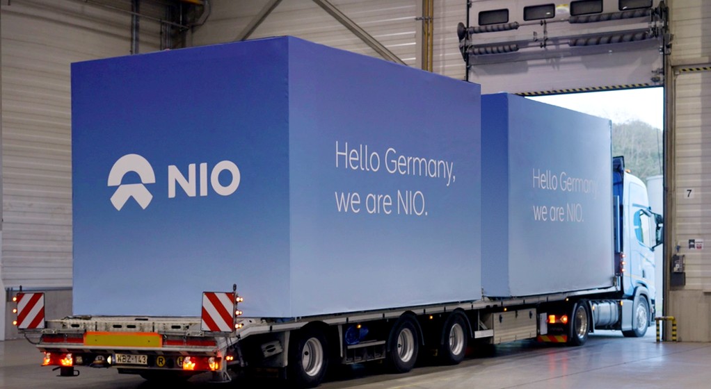 NIO - pierwsza stacja z fabryki na Węgrzech w drodze do Niemiec
