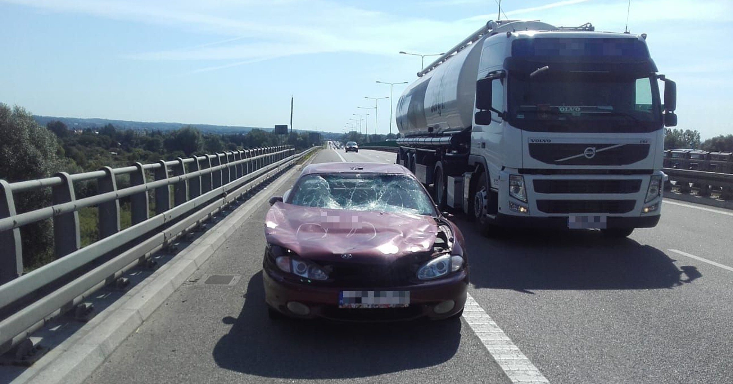 Kompletnie zdemolowany Hyundai jechał obwodnicą Elbląga