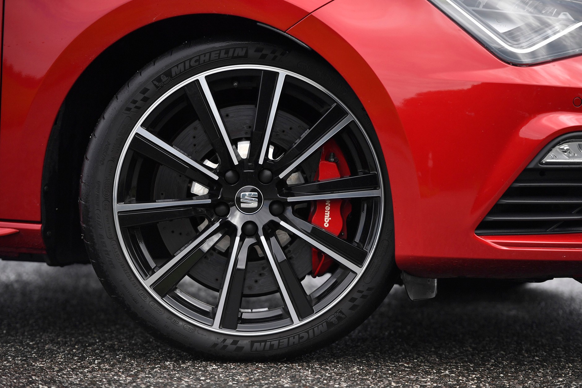 Honda Civic Type R kontra Seat Leon Cupra - 620 KM na torze