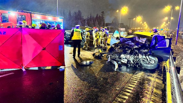 To musiało się tak skończyć. Wjechał pod prąd na S7 i doprowadził do wypadku