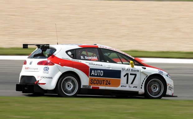 SEAT Leon Supercopa 2010: Damian Sawicki wygrywa i powraca na fotel lidera mistrzostw