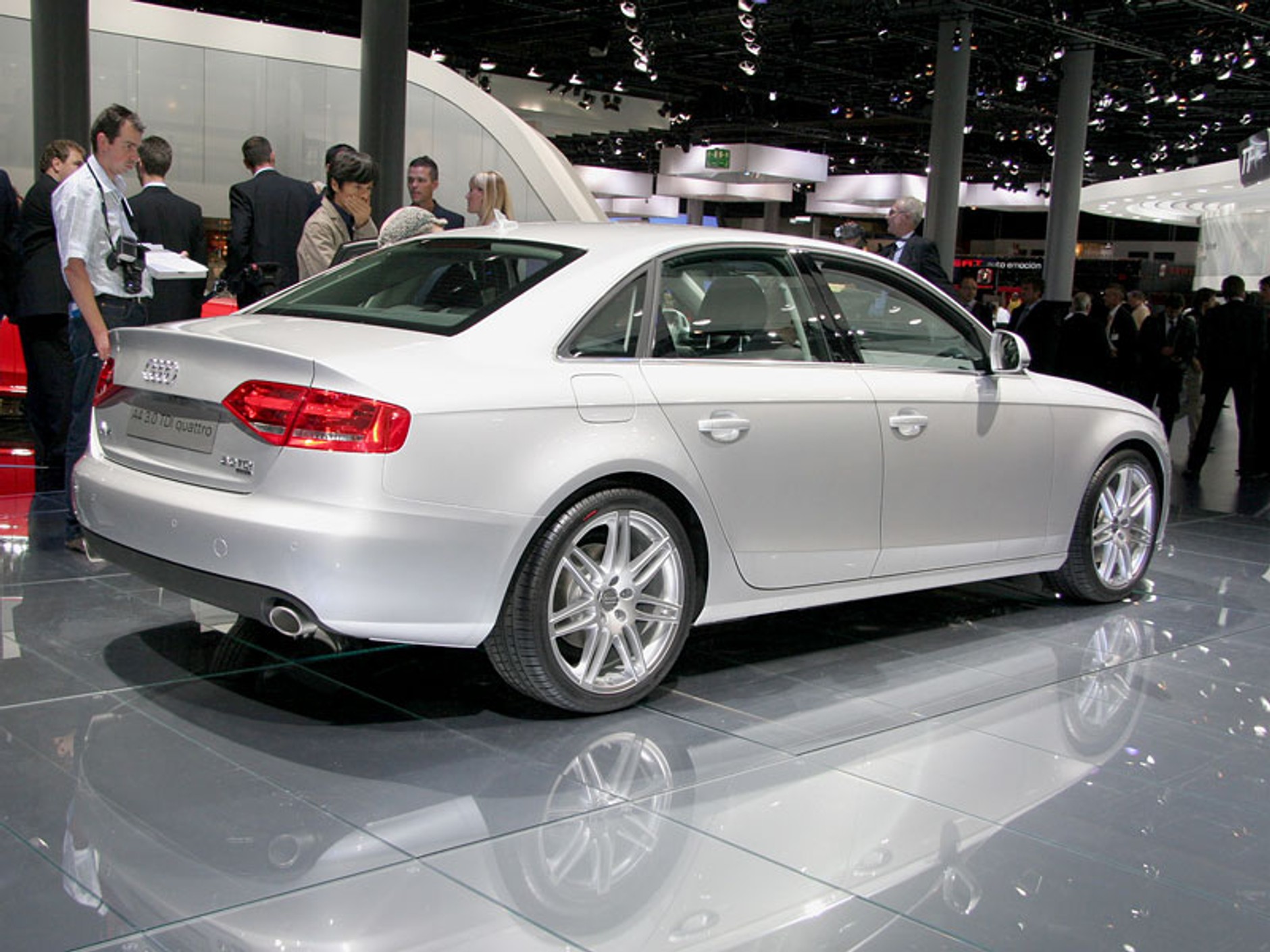 IAA Frankfurt 2007: Audi A4 – wynik pogoni za BMW 3