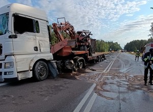 Przerażający wypadek dwóch ciężarówek pod Kockiem. Jedna zjechała na przeciwległy pas