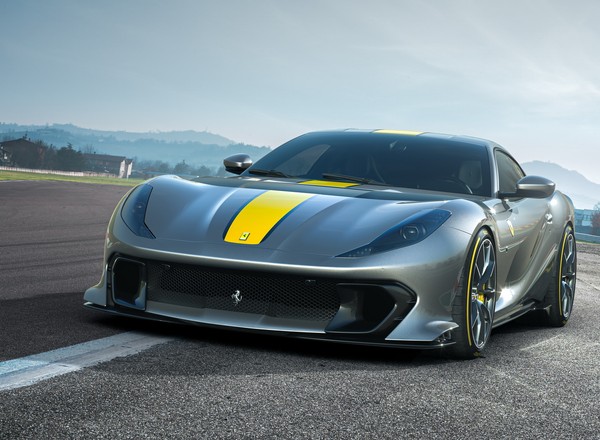 Czy Ferrari i Lamborghini znikną z rynku? Możliwe, że jednak nie