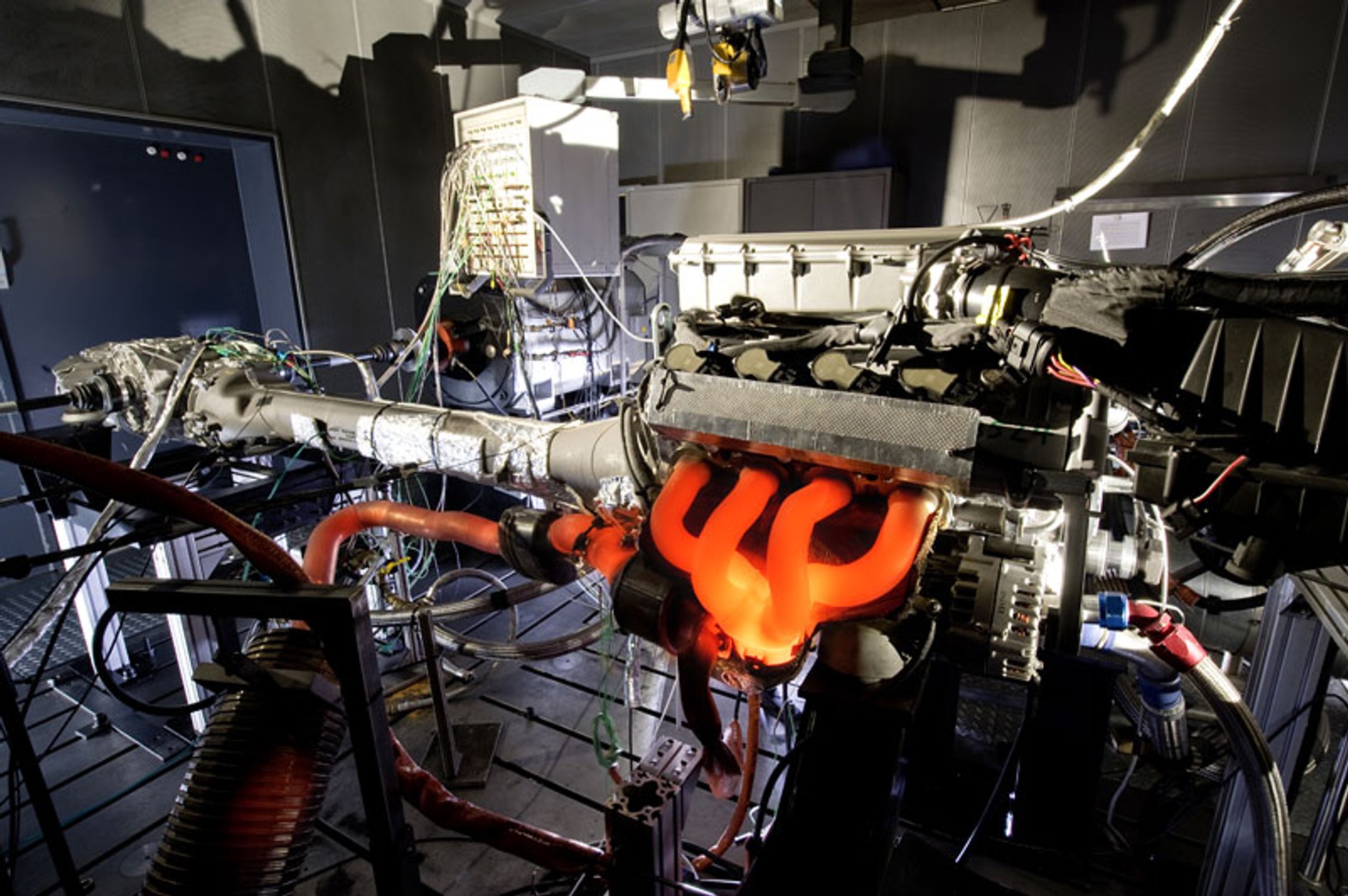 IAA Frankfurt 2009: Mercedes-Benz SLS AMG doda ci skrzydeł (fotogaleria)