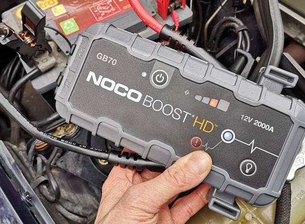 Powerbank i samochodowy booster w jednym - jak to działa i co kupić, by było dobrze?