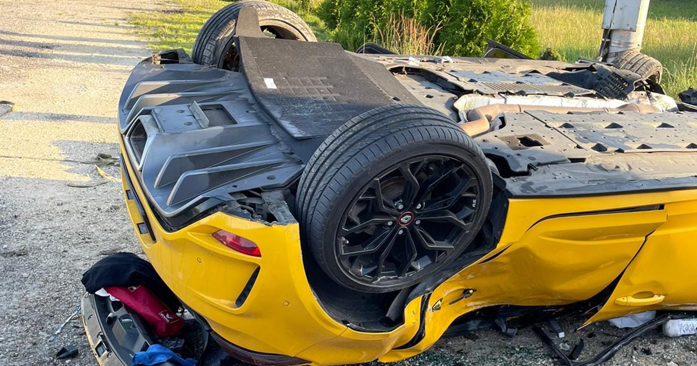 W żółtym Renault Meganie zginęło trzech młodych mężczyzn
