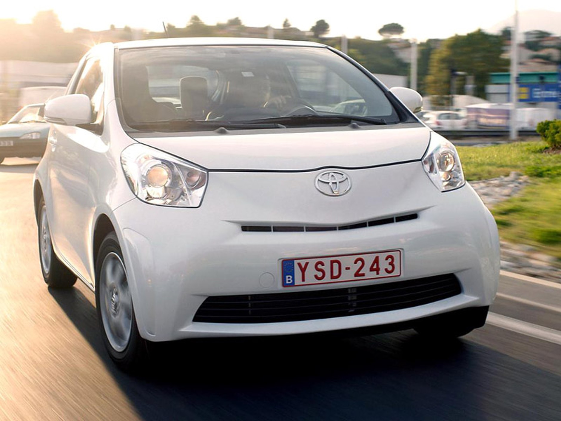 Paryż 2008: Toyota iQ – pierwsze informacje i fotografie wersji seryjnej