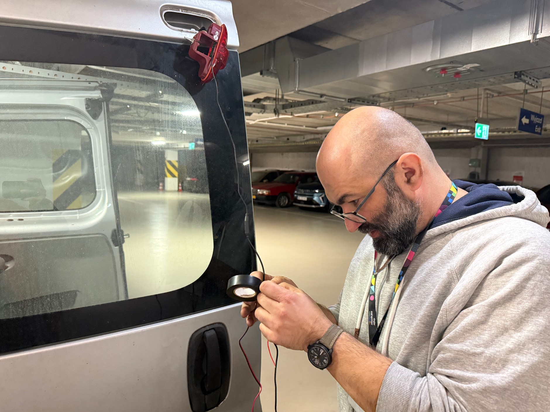 Więcej zabawy jest z przeprowadzeniem przewodów