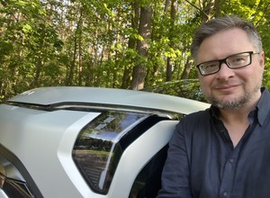 Z mojego garażu marzeń wypchnąłbym Rollsa, żeby się zmieścił ten SUV Kii. Musi być tam jednak pewne urządzonko