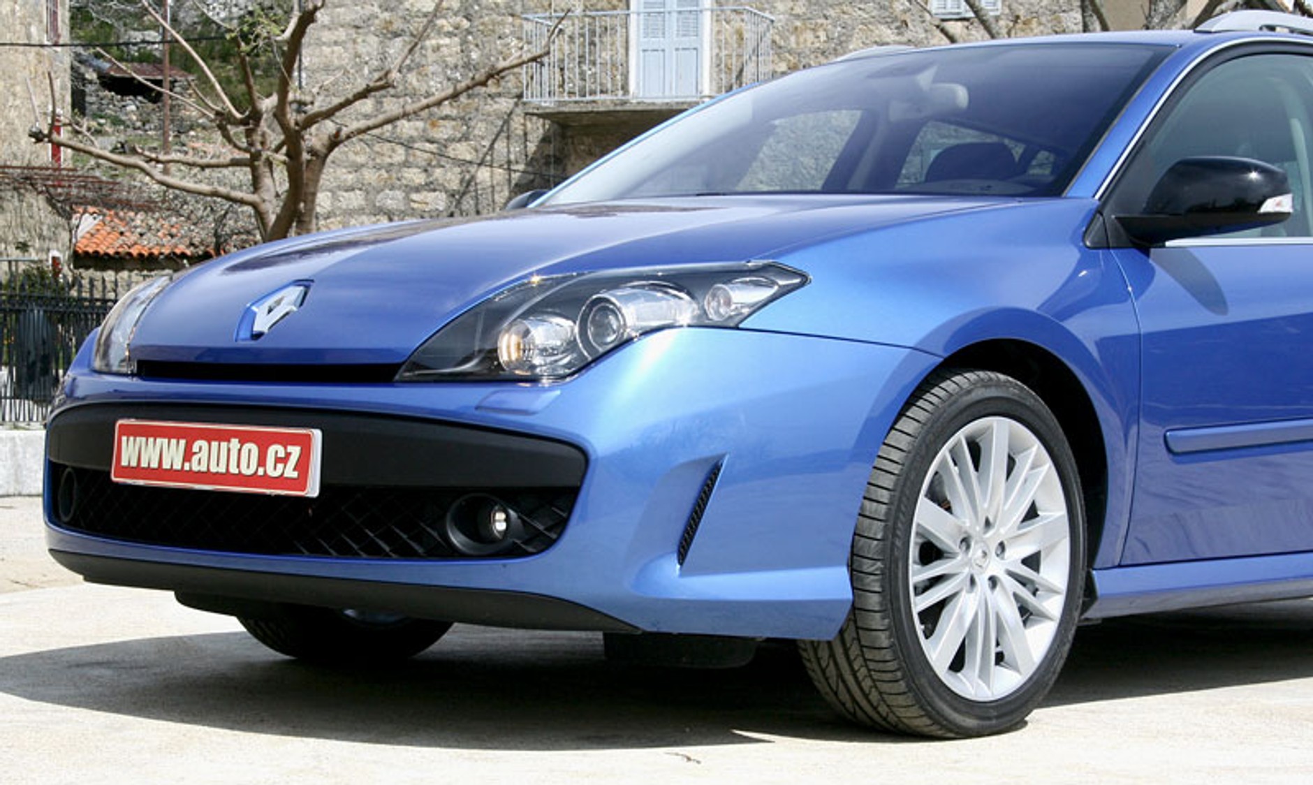 Renault: pierwsze wrażenia z jazdy Laguną GT