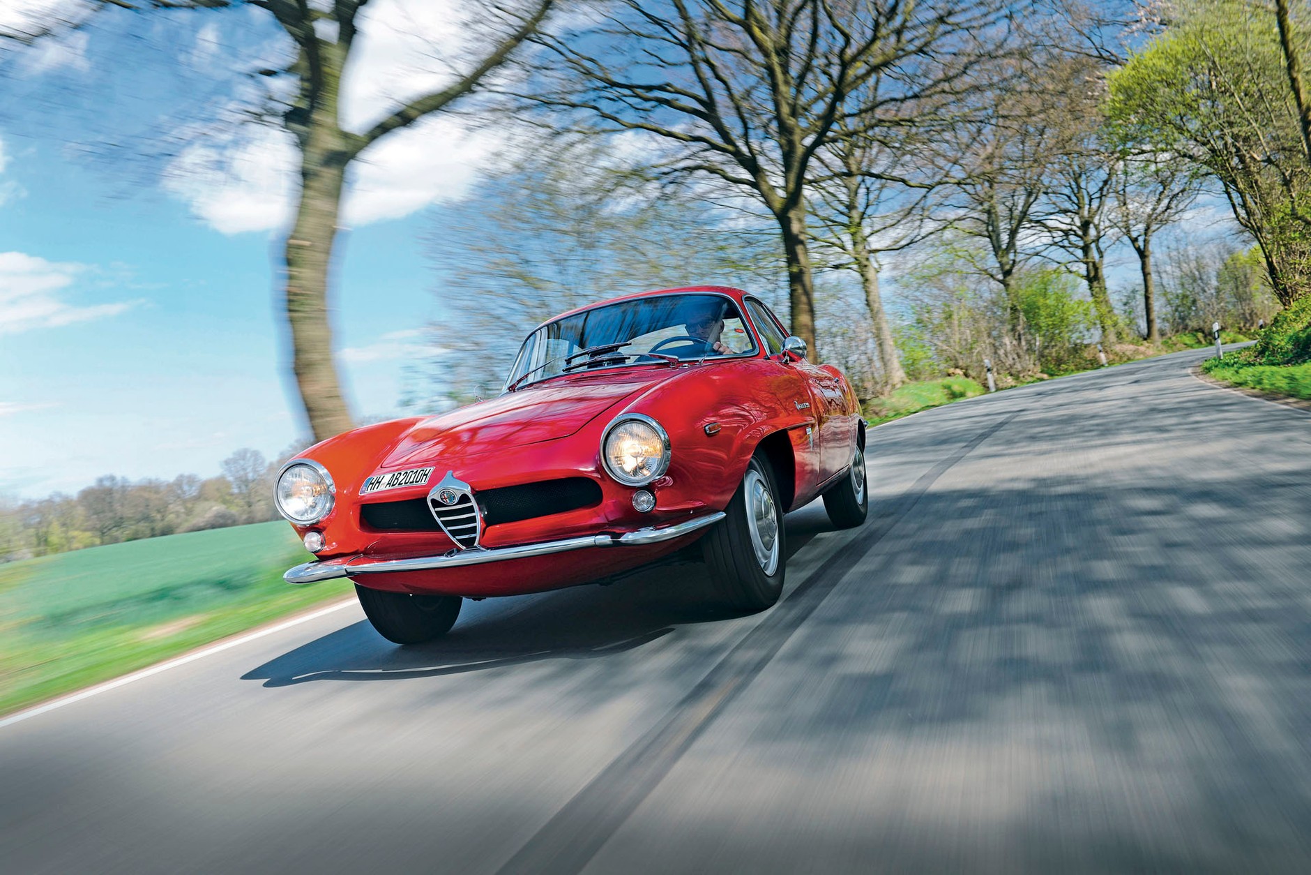 Przedni wlot powietrza 
z powodu aerodynamiki został zaprojektowany jako integralna część 
pojazdu.