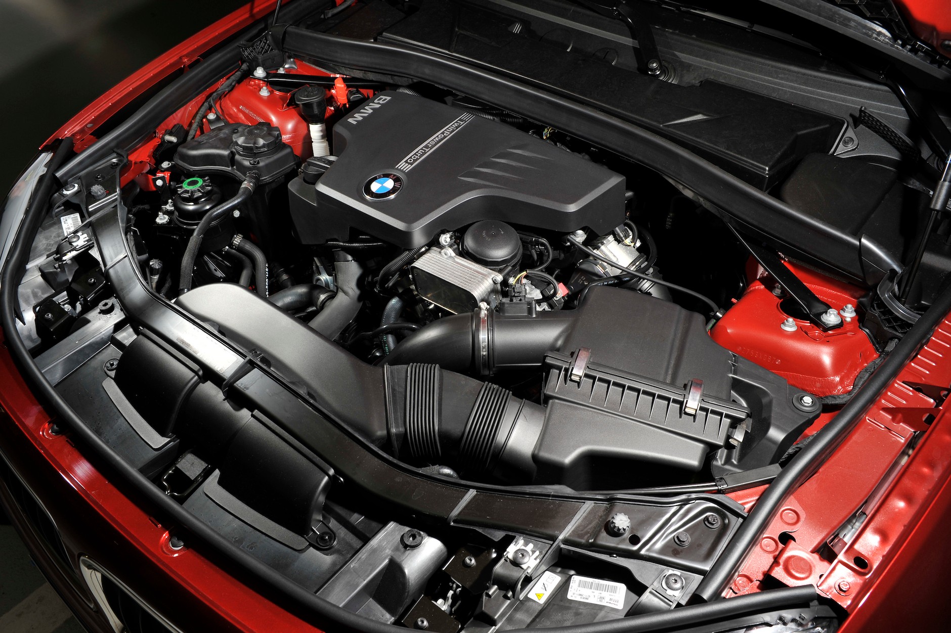 Silnik 2.0T BMW N20 odznacza się dobrą dynamiką, ale trzeba uważać na jego serwis