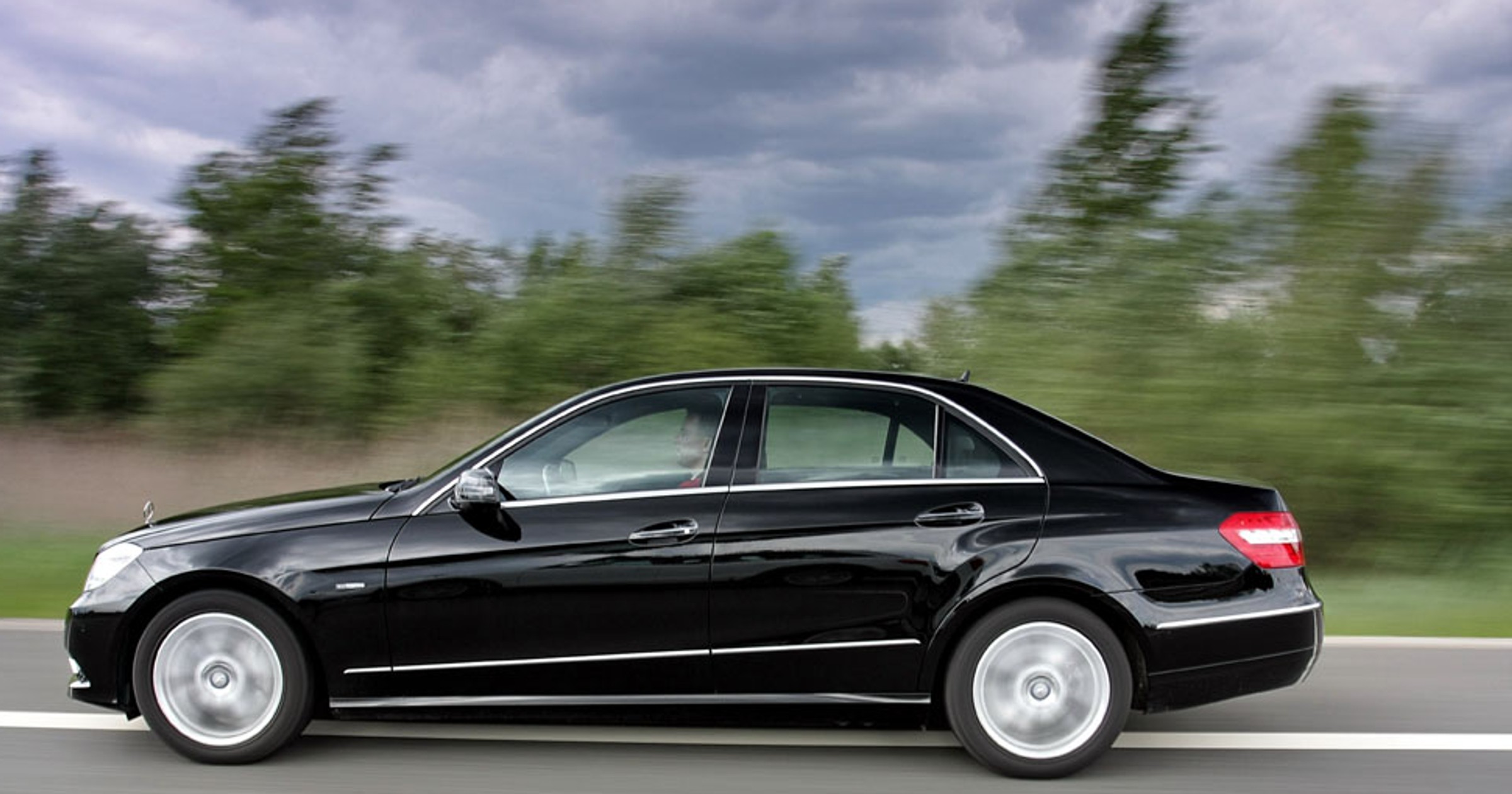 Mercedes E 350 CDI: Drogo, ale bezpiecznie i luksusowo
