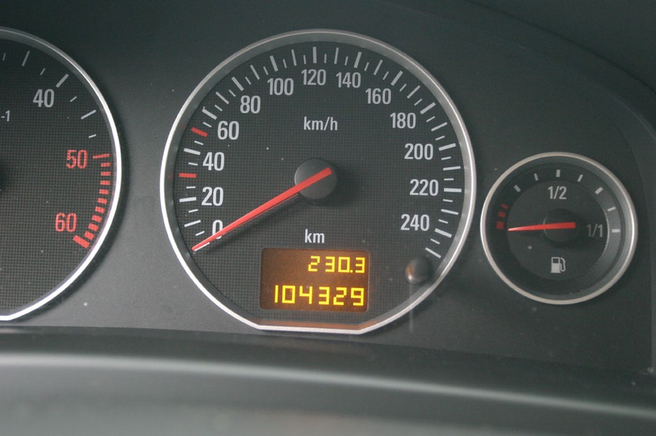 Kupujesz używane auto? Sprawdzaj je, gdzie tylko się da
