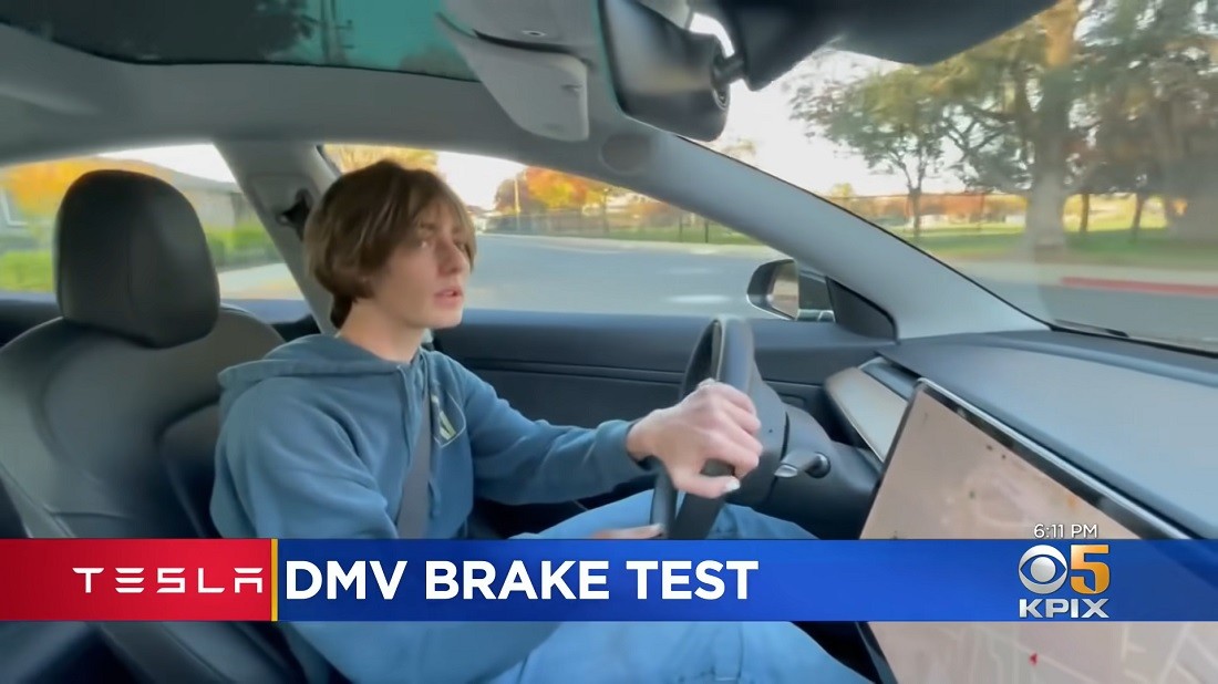 Bryce Rosenblum za kierownicą Tesli swoich rodziców