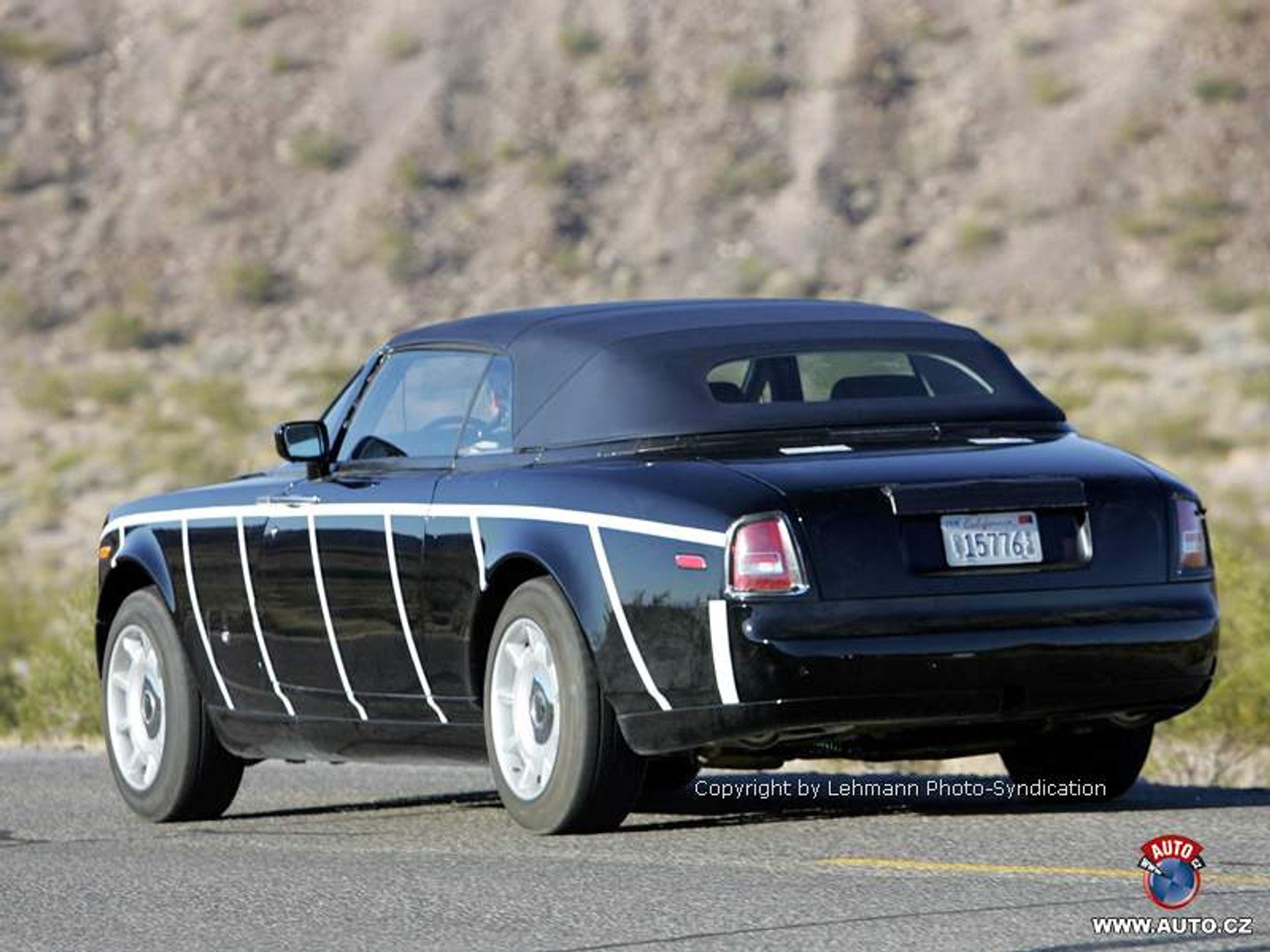 Spy Photos: luksusowy kabriolet Rolls-Royce Corniche