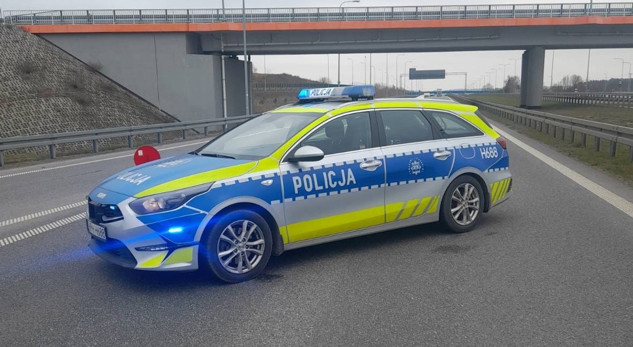 Jechał wózkiem inwalidzkim po drodze ekspresowej. Natychmiastowa reakcja policji