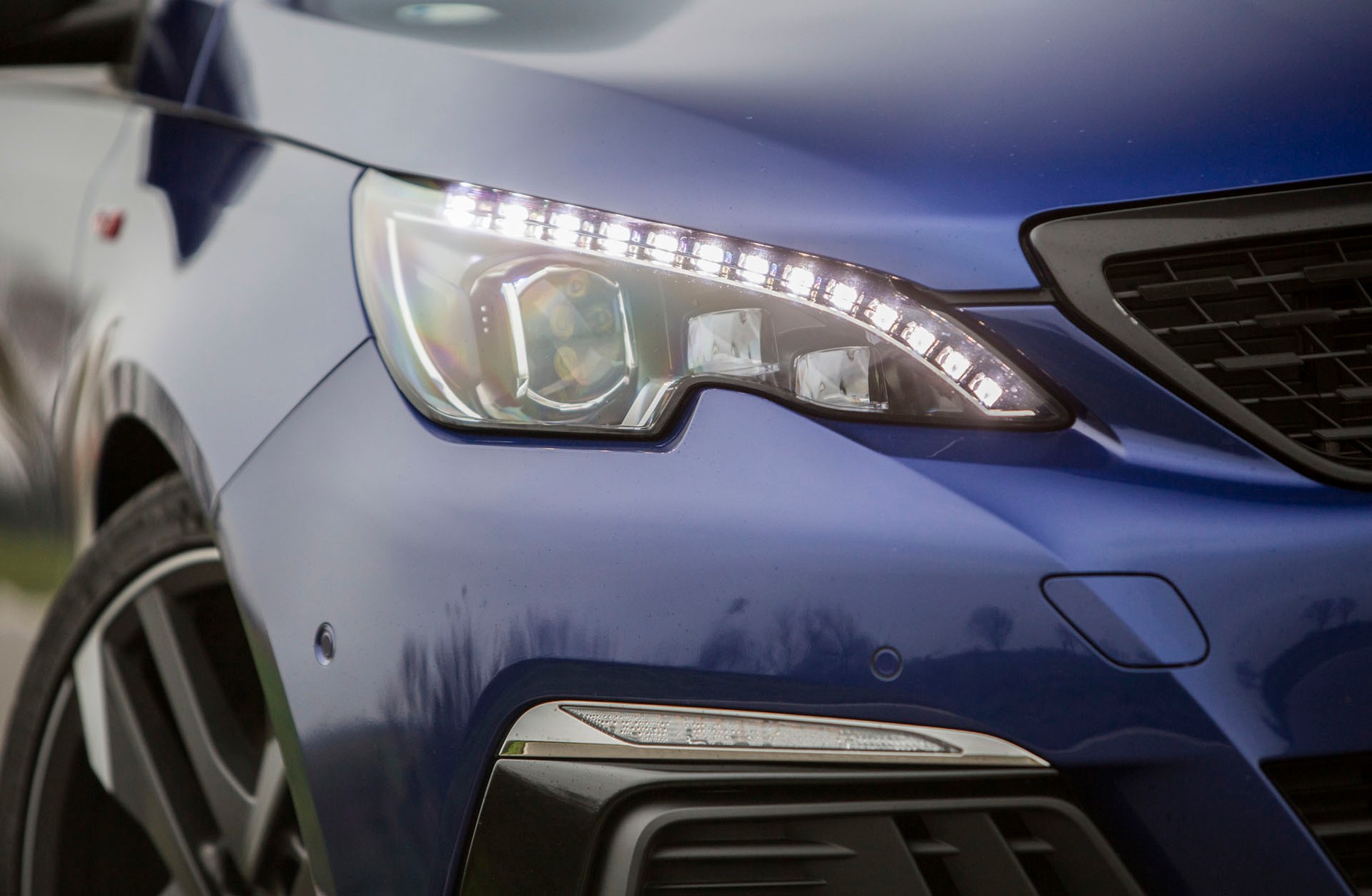 Peugeot 308 GTi - przeniesie cię w świat wyścigów