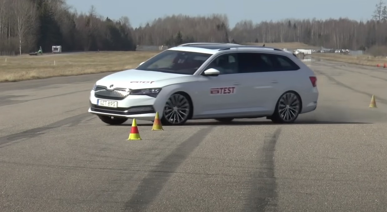 Volkswagen Passat oraz Skody Octavia i Superb oblały test łosia w Szwecji