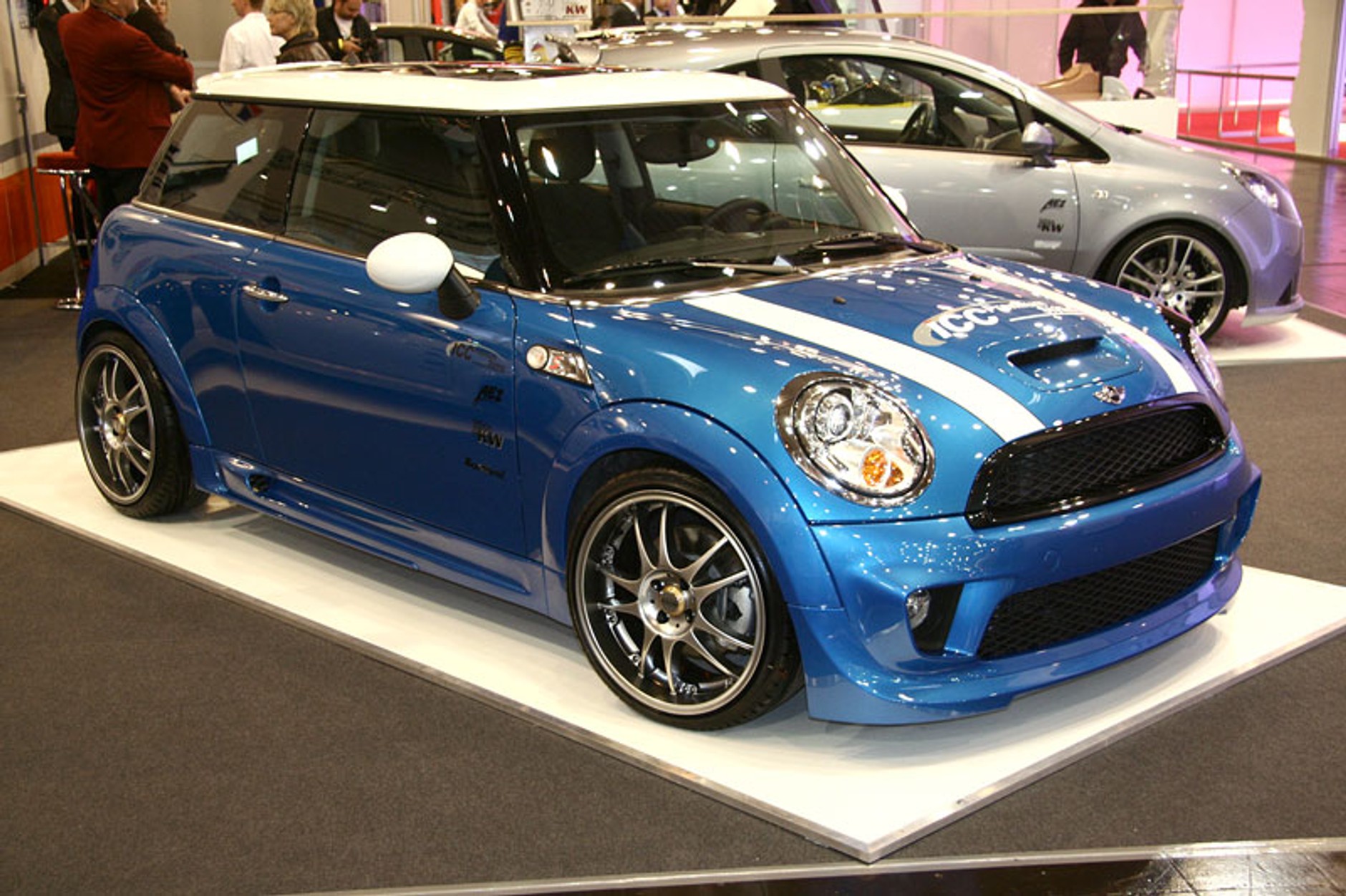 Essen Motor Show 2007 - Latające maszyny i piękne modelki (fotogaleria 2)