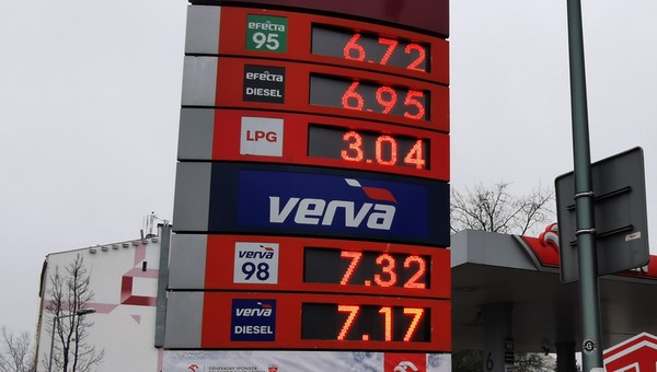 Siódemka coraz bliżej. Ceny paliw pną się w górę i końca nie widać. Tankować ma zapas?