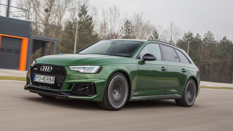 Audi RS4 Avant - kombi z ogniem w ...