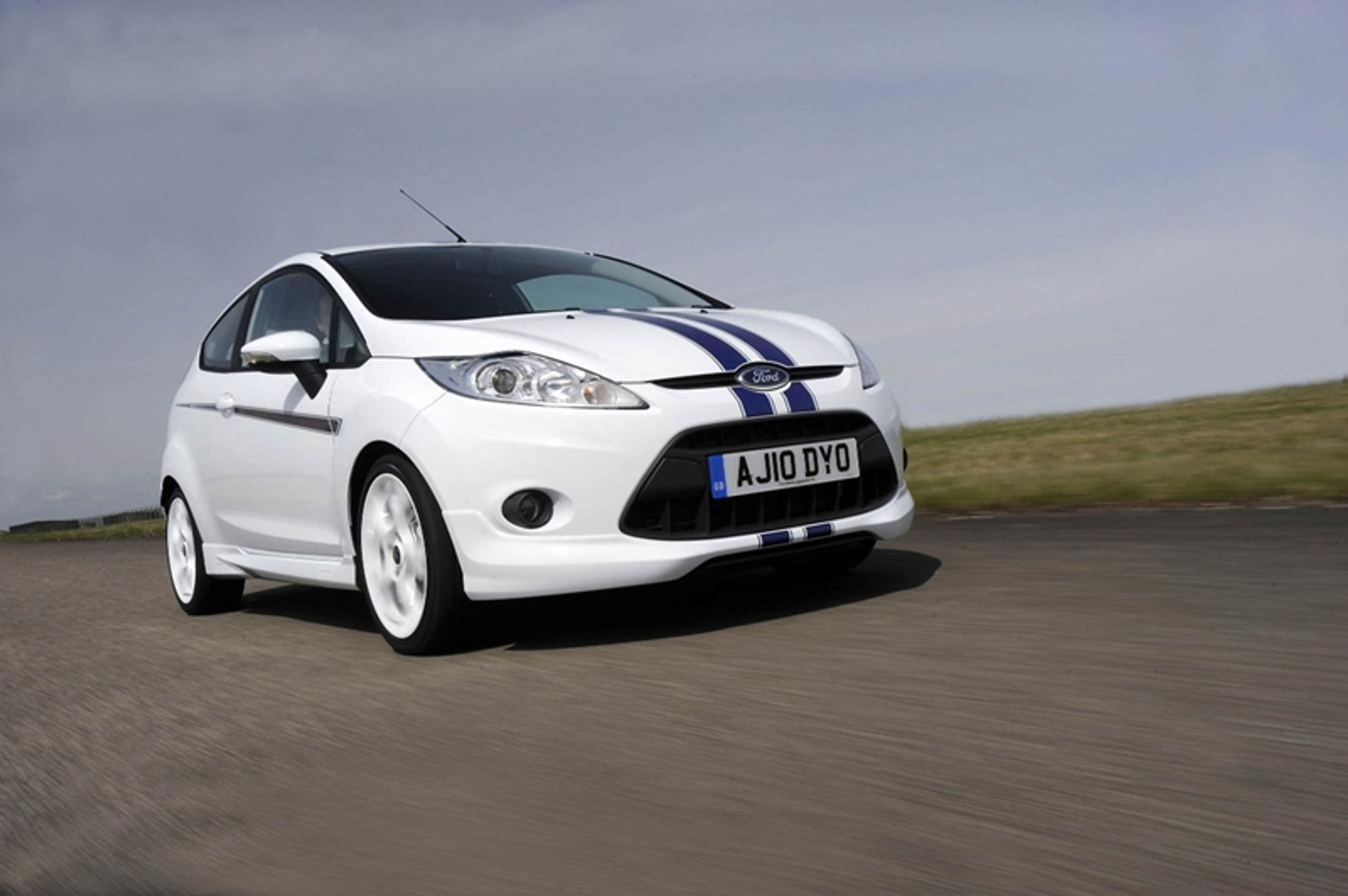 Ford Fiesta fajne pasy ma
