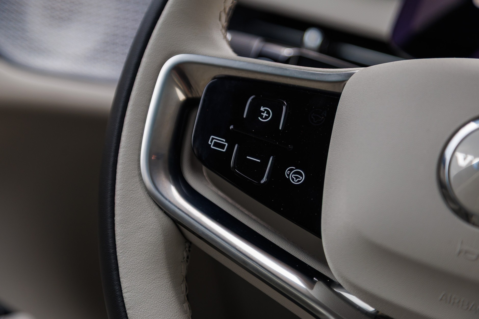 Volvo ES90