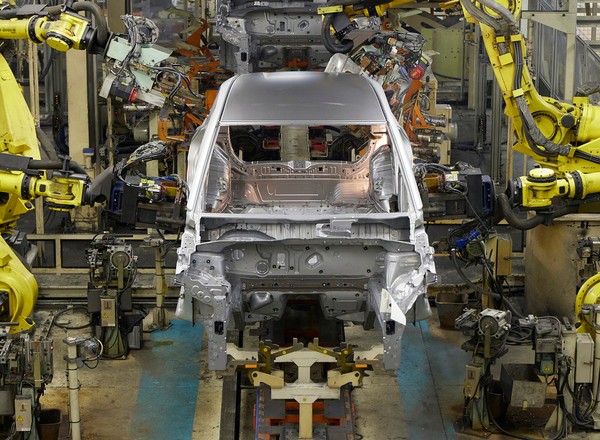 Nissan i Mitsubishi ewakuowały pracowników. Tsunami wstrzymało produkcję w Japonii