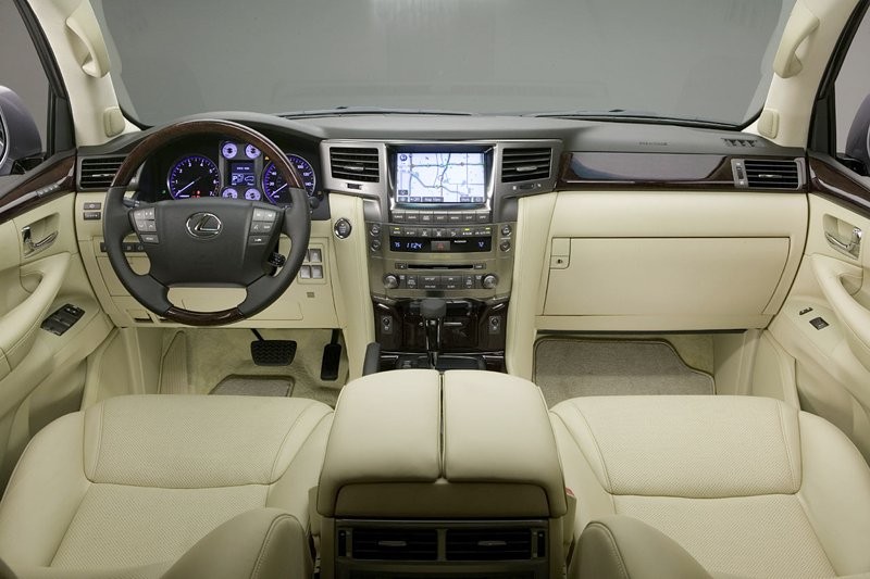 Lexus LX 570 nowa kreacja na temat Land Cruisera