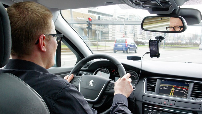 Czy kierowca potrzebuje smartfona?
