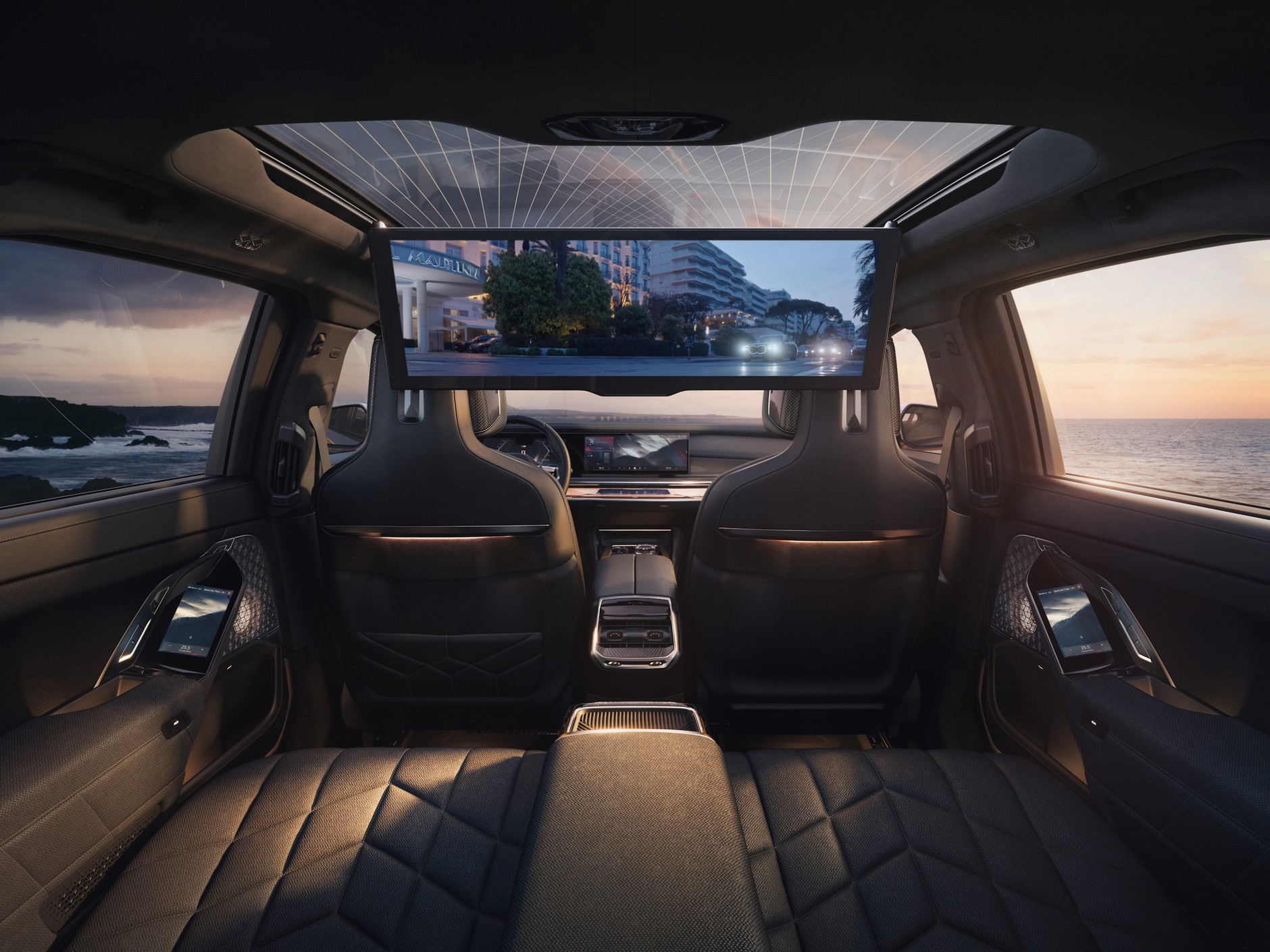 BMW i7 M70